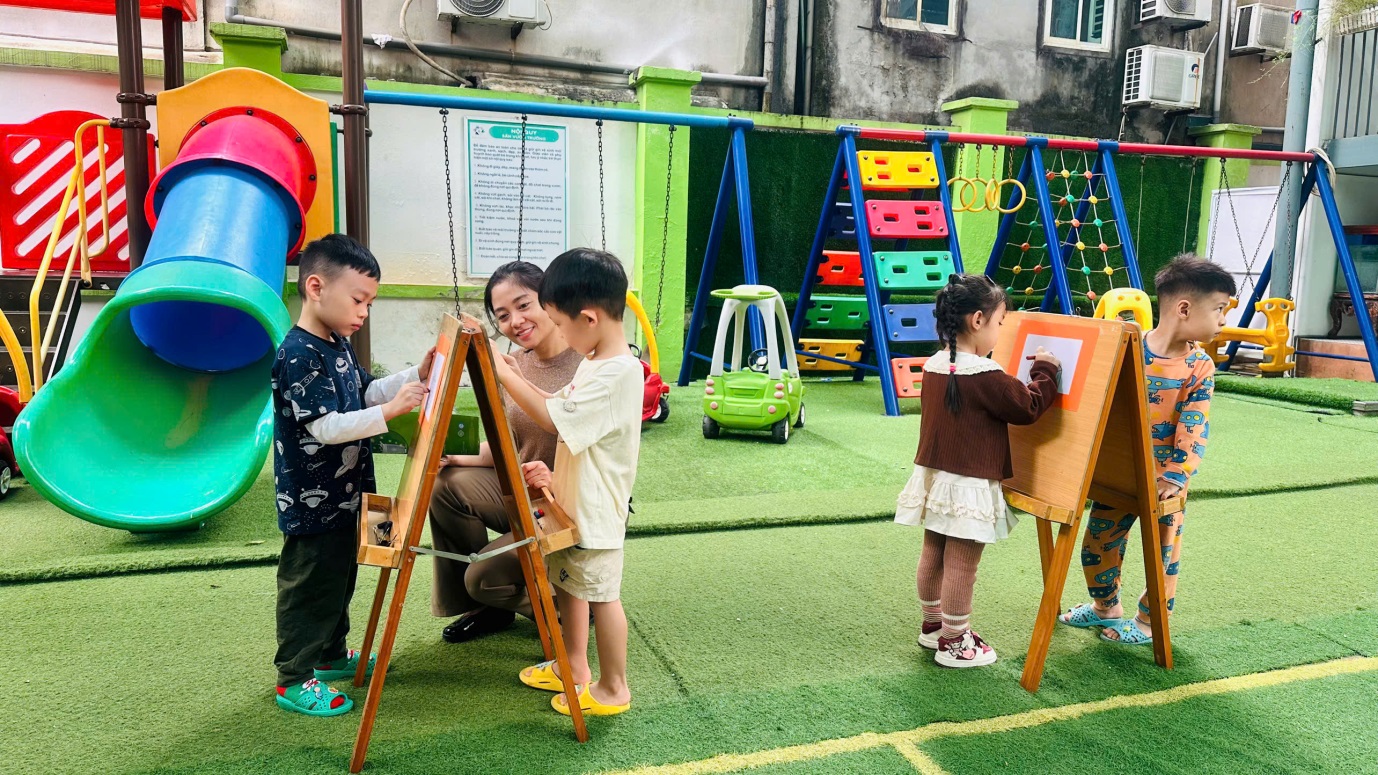 D:\3. NĂM HỌC 2025- 2026\VĂN BẢN\BÀI ĐĂNG WEB\Ảnh các tháng\Tháng 10\LQVH Truyện Quà tặng mẹ\1269821458281430433.jpg