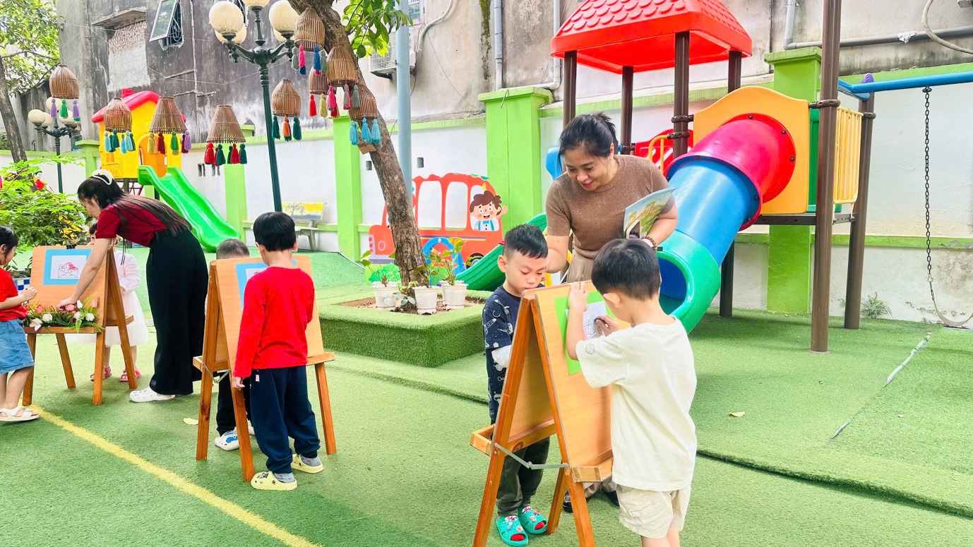 D:\3. NĂM HỌC 2025- 2026\VĂN BẢN\BÀI ĐĂNG WEB\Ảnh các tháng\Tháng 10\LQVH Truyện Quà tặng mẹ\2953040130851535543.jpg