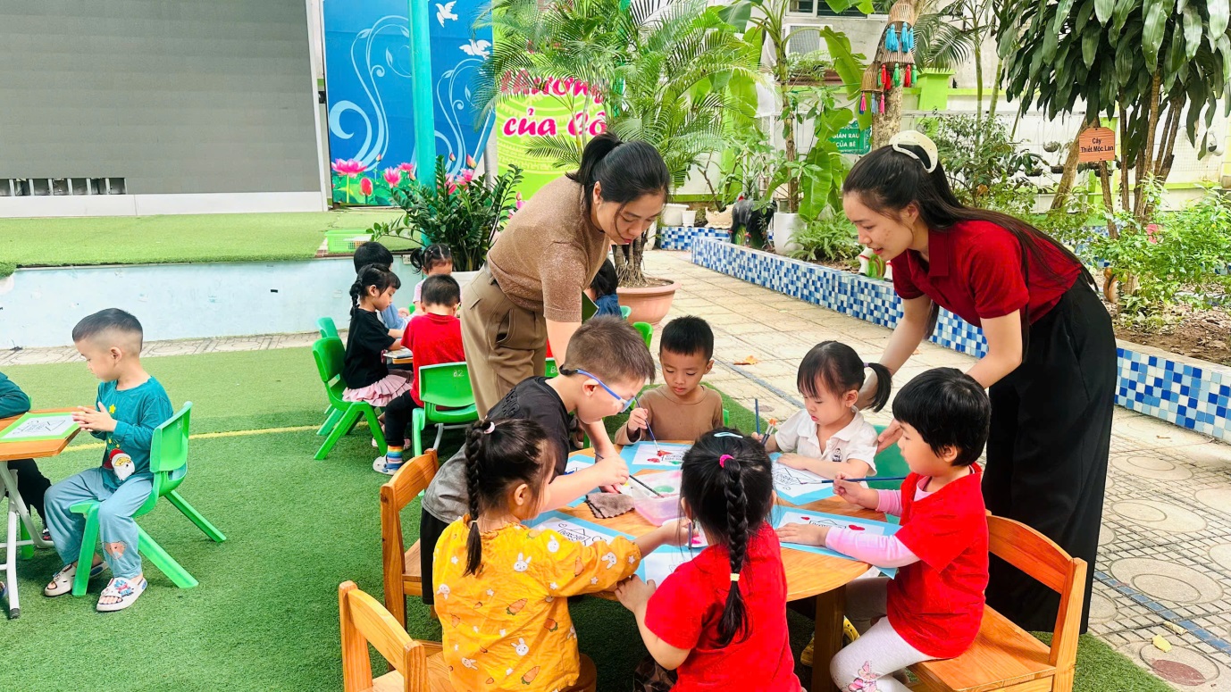 D:\3. NĂM HỌC 2025- 2026\VĂN BẢN\BÀI ĐĂNG WEB\Ảnh các tháng\Tháng 10\LQVH Truyện Quà tặng mẹ\3078508957398097409.jpg