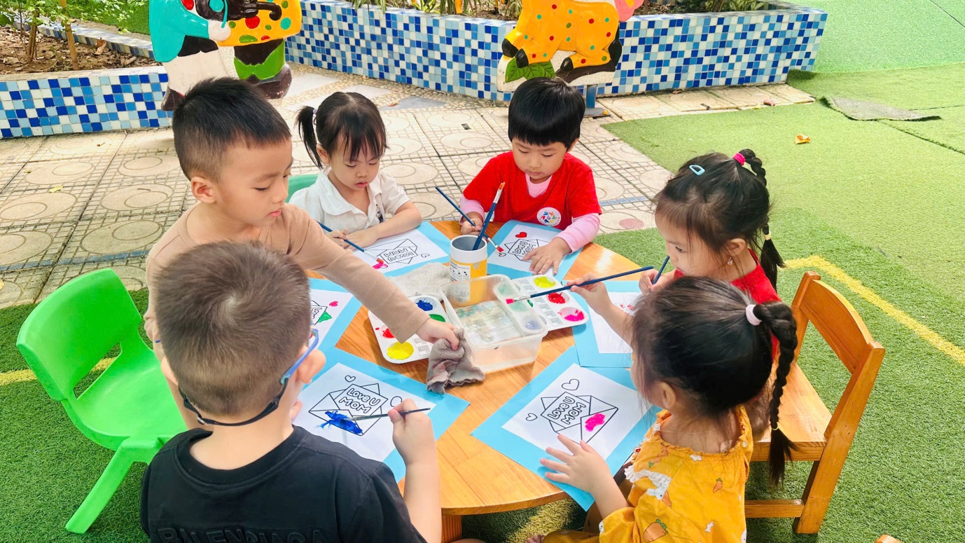 D:\3. NĂM HỌC 2025- 2026\VĂN BẢN\BÀI ĐĂNG WEB\Ảnh các tháng\Tháng 10\LQVH Truyện Quà tặng mẹ\324688813792479944.jpg