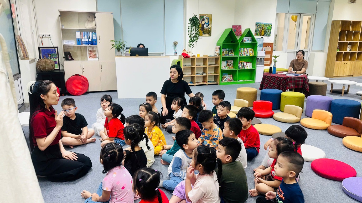 D:\3. NĂM HỌC 2025- 2026\VĂN BẢN\BÀI ĐĂNG WEB\Ảnh các tháng\Tháng 10\LQVH Truyện Quà tặng mẹ\4379612584062748944.jpg