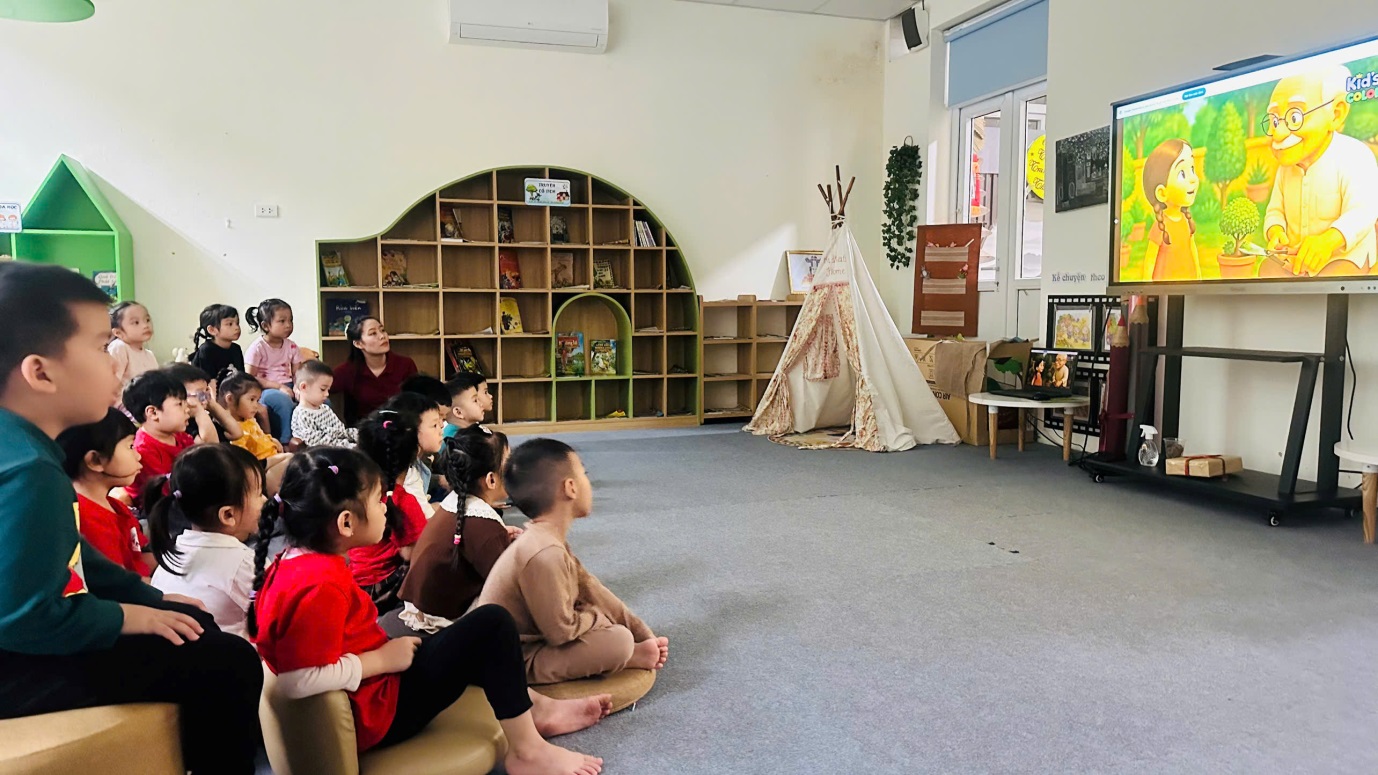 D:\3. NĂM HỌC 2025- 2026\VĂN BẢN\BÀI ĐĂNG WEB\Ảnh các tháng\Tháng 10\LQVH Truyện Quà tặng mẹ\4a69d9fdb852350c6c43.jpg