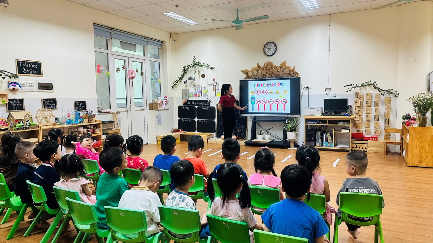 D:\3. NĂM HỌC 2025- 2026\VĂN BẢN\BÀI ĐĂNG WEB\Ảnh các tháng\Tháng 10\Hưởng ứng ngày Pháp luật\ef128facd6045b5a0215.jpg