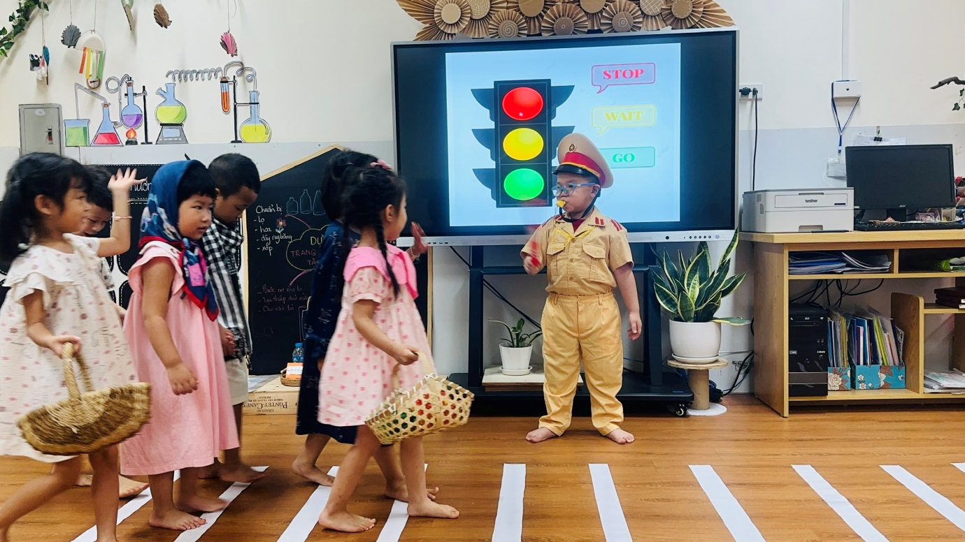 D:\3. NĂM HỌC 2025- 2026\VĂN BẢN\BÀI ĐĂNG WEB\Ảnh các tháng\Tháng 10\Hưởng ứng ngày Pháp luật\0c19321568bde5e3bcac.jpg