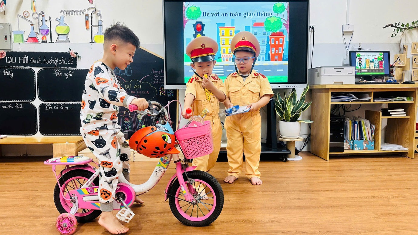 D:\3. NĂM HỌC 2025- 2026\VĂN BẢN\BÀI ĐĂNG WEB\Ảnh các tháng\Tháng 10\Hưởng ứng ngày Pháp luật\134775761369332826812.jpg