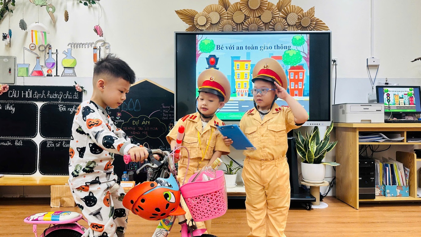 D:\3. NĂM HỌC 2025- 2026\VĂN BẢN\BÀI ĐĂNG WEB\Ảnh các tháng\Tháng 10\Hưởng ứng ngày Pháp luật\134775761369332826814.jpg