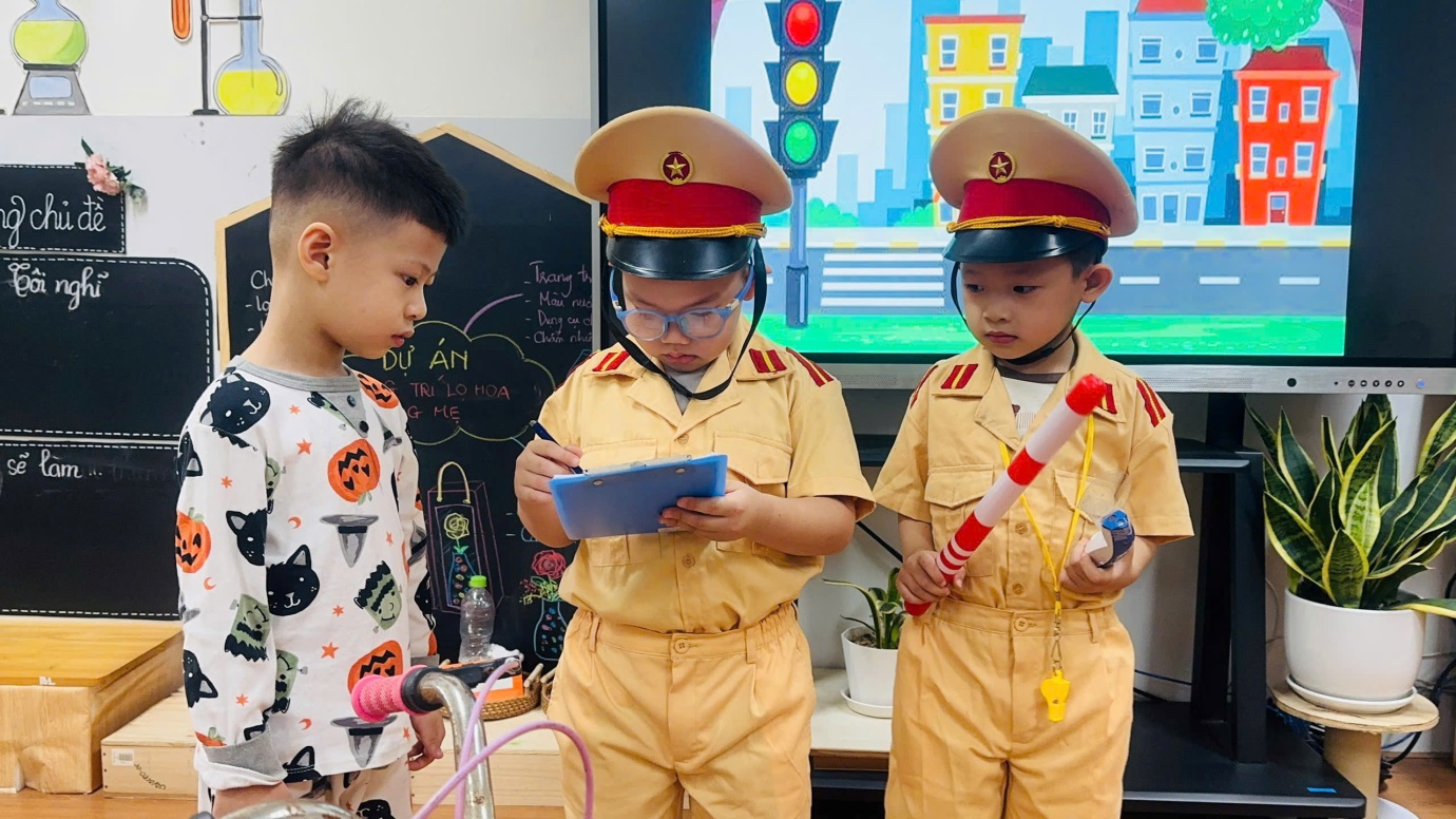 D:\3. NĂM HỌC 2025- 2026\VĂN BẢN\BÀI ĐĂNG WEB\Ảnh các tháng\Tháng 10\Hưởng ứng ngày Pháp luật\235822314176601574817.jpg