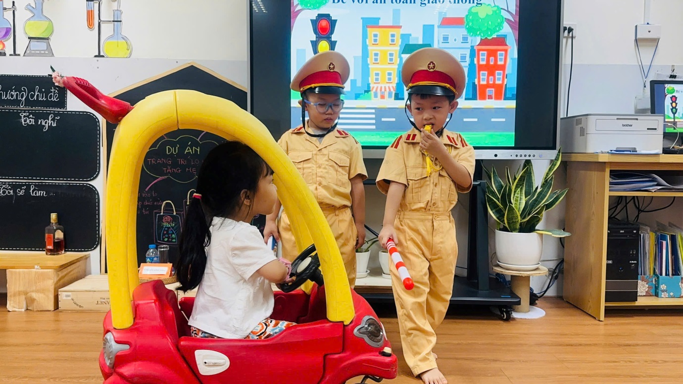 D:\3. NĂM HỌC 2025- 2026\VĂN BẢN\BÀI ĐĂNG WEB\Ảnh các tháng\Tháng 10\Hưởng ứng ngày Pháp luật\134775761369332826820.jpg