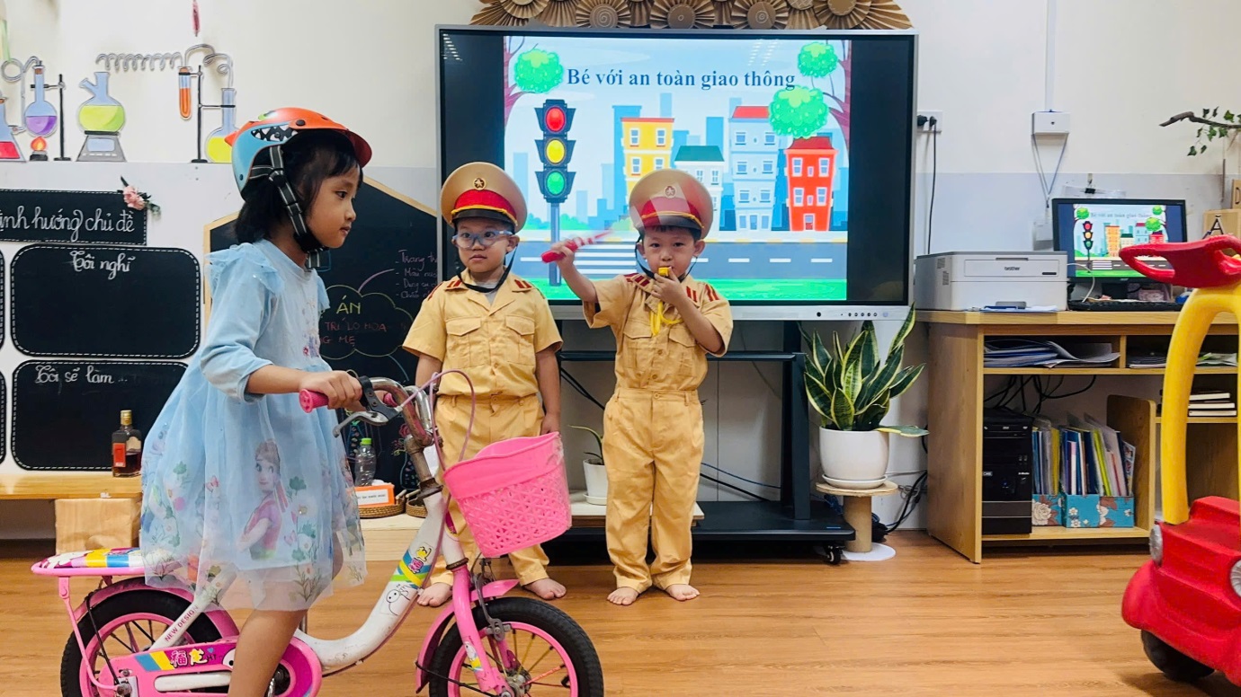 D:\3. NĂM HỌC 2025- 2026\VĂN BẢN\BÀI ĐĂNG WEB\Ảnh các tháng\Tháng 10\Hưởng ứng ngày Pháp luật\134775761369332826819.jpg