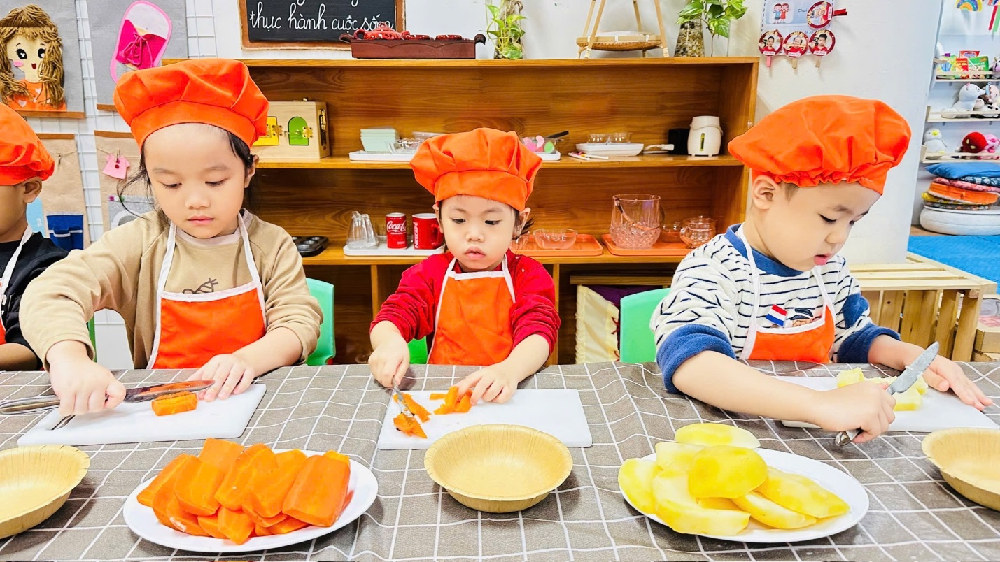 D:\3. NĂM HỌC 2025- 2026\VĂN BẢN\BÀI ĐĂNG WEB\Ảnh các tháng\Tháng 11\làm salad Nga\3ec87b8887a20bfc52b331.jpg