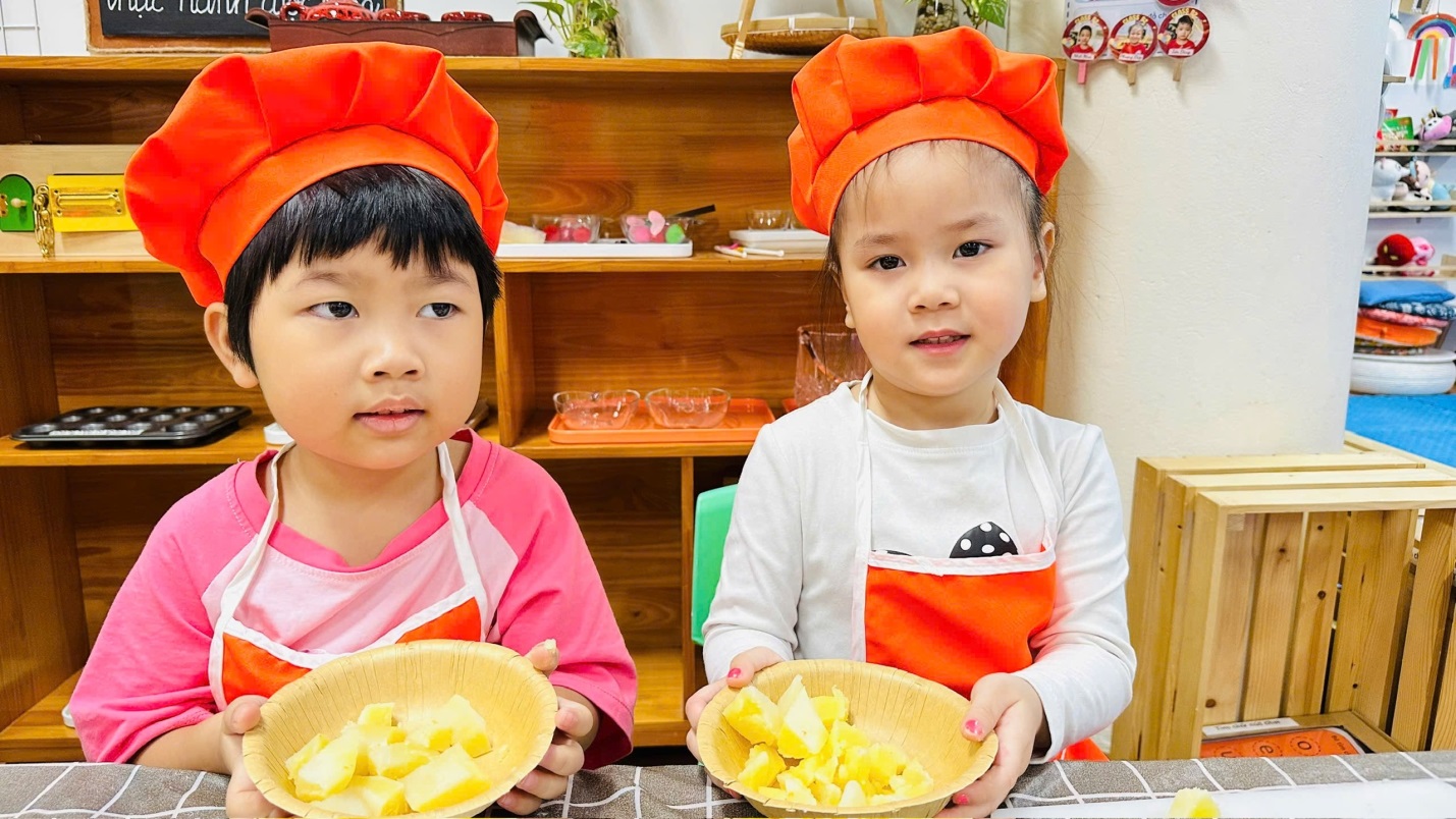 D:\3. NĂM HỌC 2025- 2026\VĂN BẢN\BÀI ĐĂNG WEB\Ảnh các tháng\Tháng 11\làm salad Nga\30d4a9125638da66832940.jpg