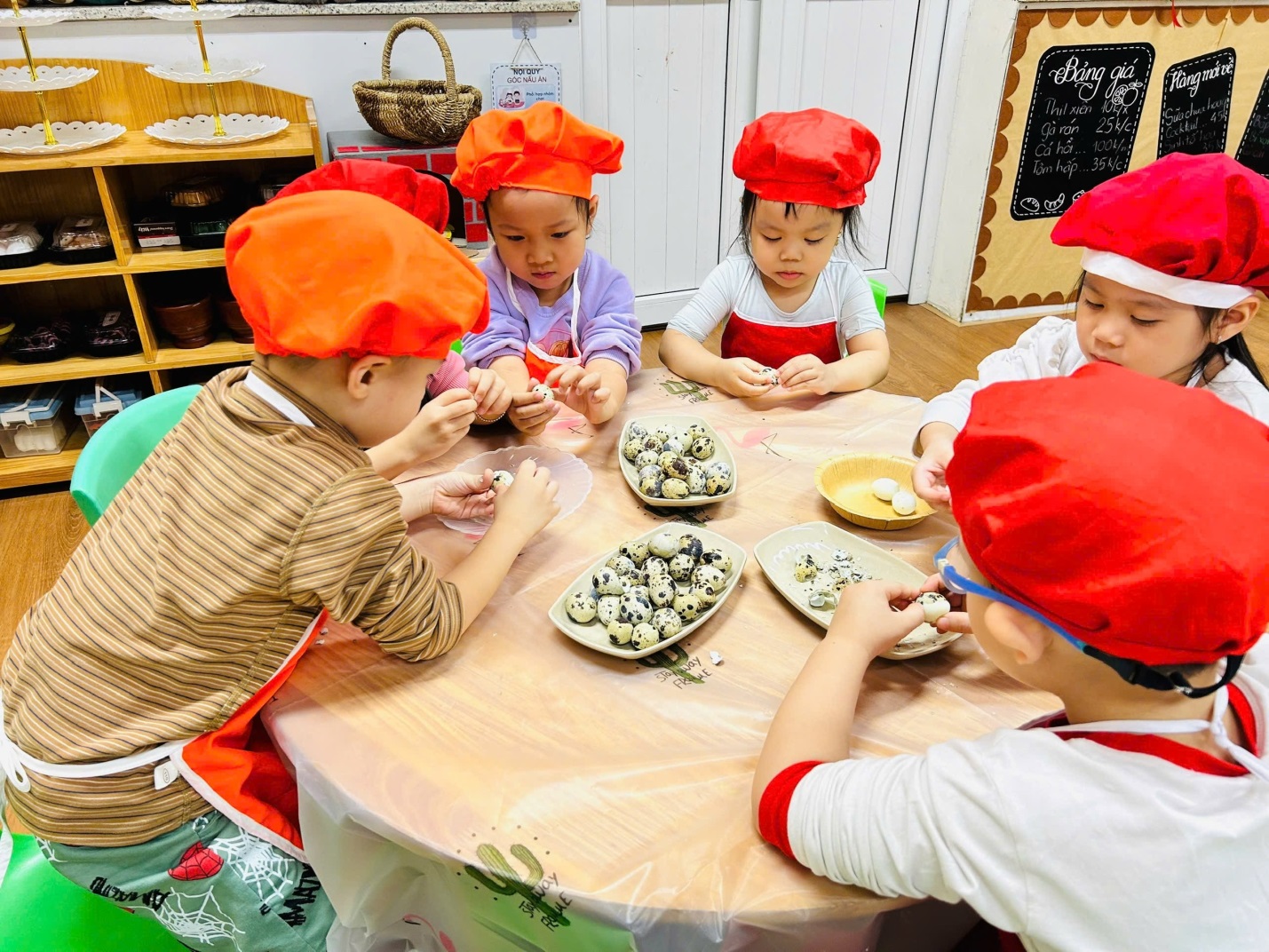 D:\3. NĂM HỌC 2025- 2026\VĂN BẢN\BÀI ĐĂNG WEB\Ảnh các tháng\Tháng 11\làm salad Nga\2c599fd363f9efa7b6e823.jpg