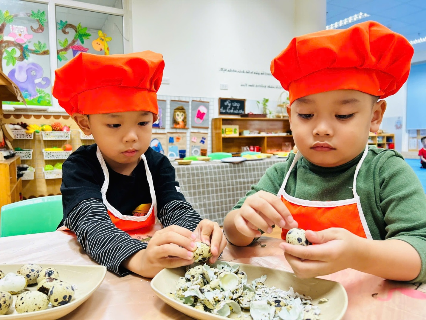 D:\3. NĂM HỌC 2025- 2026\VĂN BẢN\BÀI ĐĂNG WEB\Ảnh các tháng\Tháng 11\làm salad Nga\e7ba86c277e8fbb6a2f943.jpg