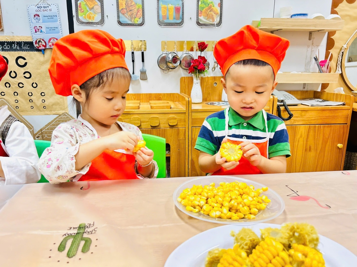 D:\3. NĂM HỌC 2025- 2026\VĂN BẢN\BÀI ĐĂNG WEB\Ảnh các tháng\Tháng 11\làm salad Nga\6b0e56baaa9026ce7f8124.jpg