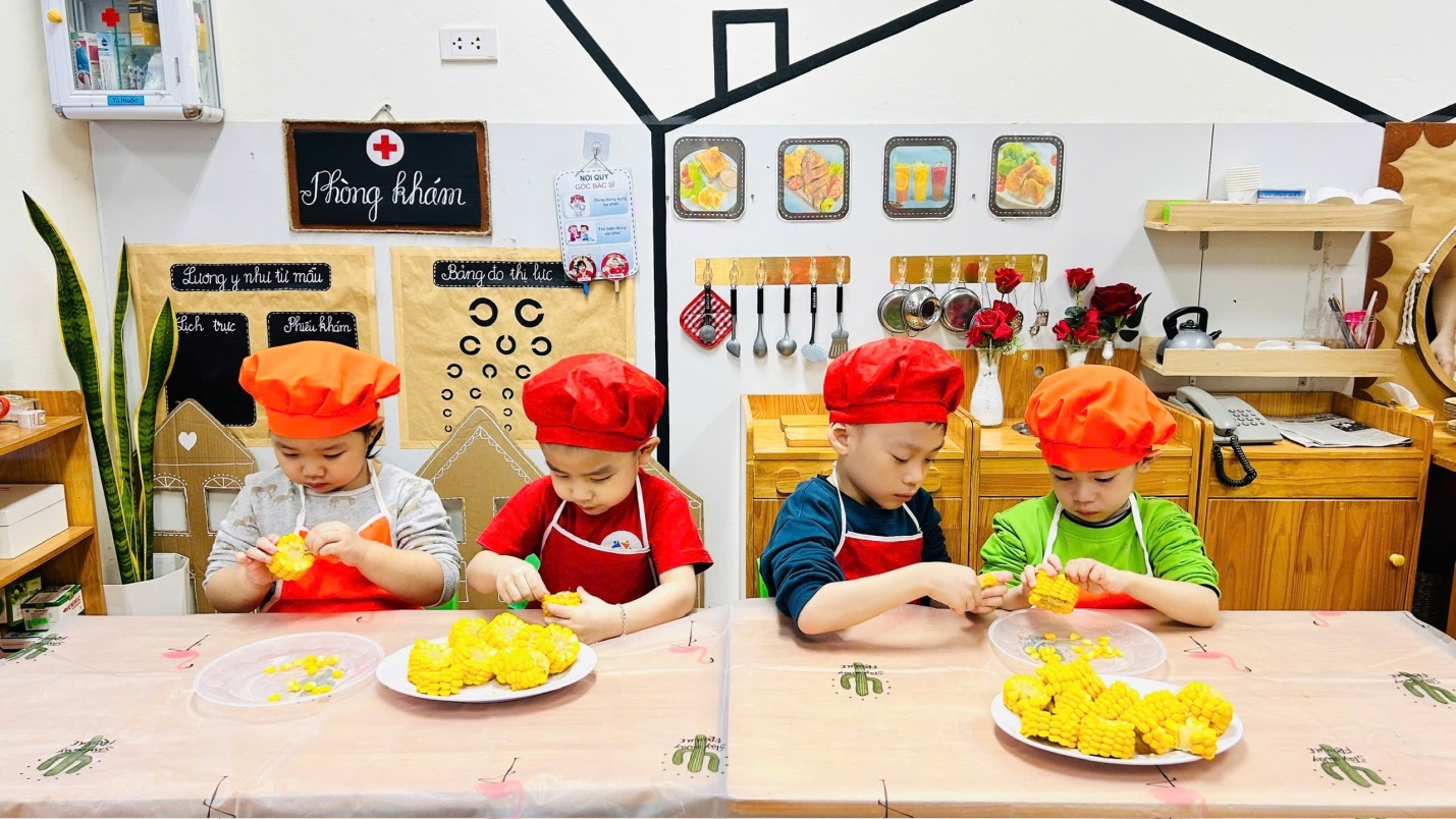 D:\3. NĂM HỌC 2025- 2026\VĂN BẢN\BÀI ĐĂNG WEB\Ảnh các tháng\Tháng 11\làm salad Nga\da333a58c7724b2c126322.jpg