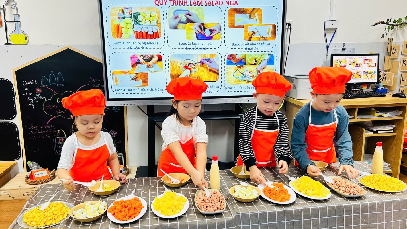 D:\3. NĂM HỌC 2025- 2026\VĂN BẢN\BÀI ĐĂNG WEB\Ảnh các tháng\Tháng 11\làm salad Nga\ce1a4c17b03d3c63652c28.jpg