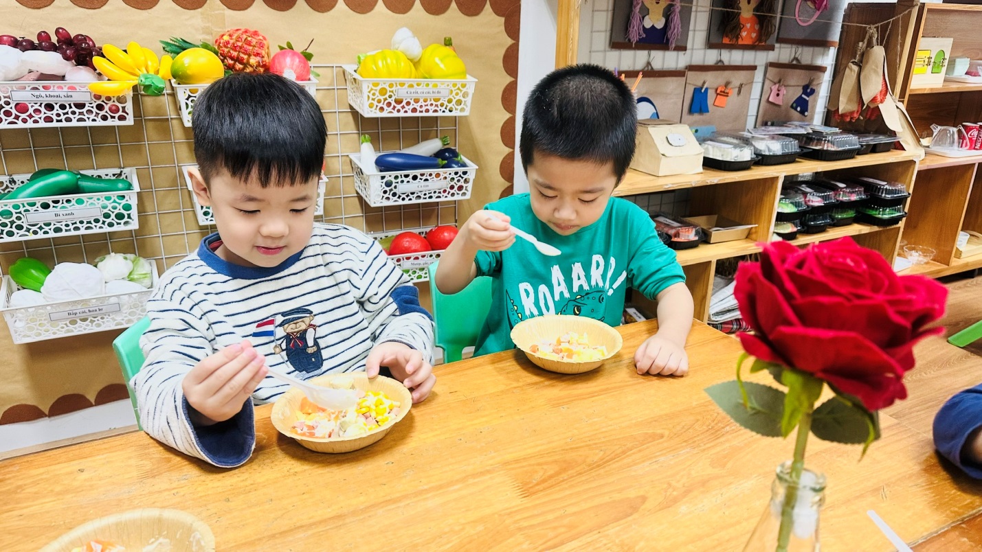 D:\3. NĂM HỌC 2025- 2026\VĂN BẢN\BÀI ĐĂNG WEB\Ảnh các tháng\Tháng 11\làm salad Nga\480baa9952b3deed87a218.jpg