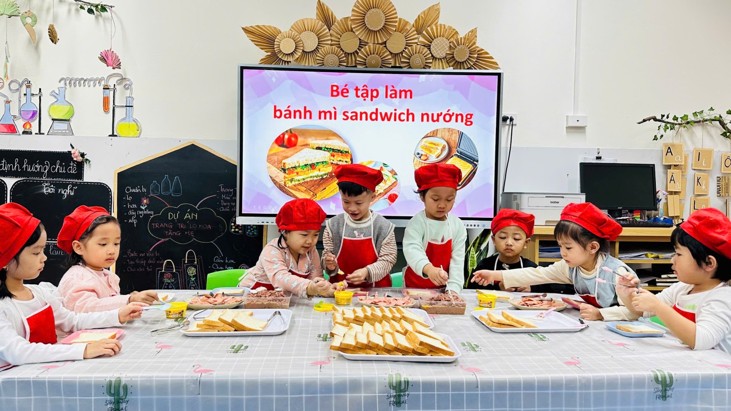 D:\3. NĂM HỌC 2025- 2026\VĂN BẢN\BÀI ĐĂNG WEB\Ảnh các tháng\Tháng 11\bánh mì sandwich nướng\3010788950454373683 (1).jpg