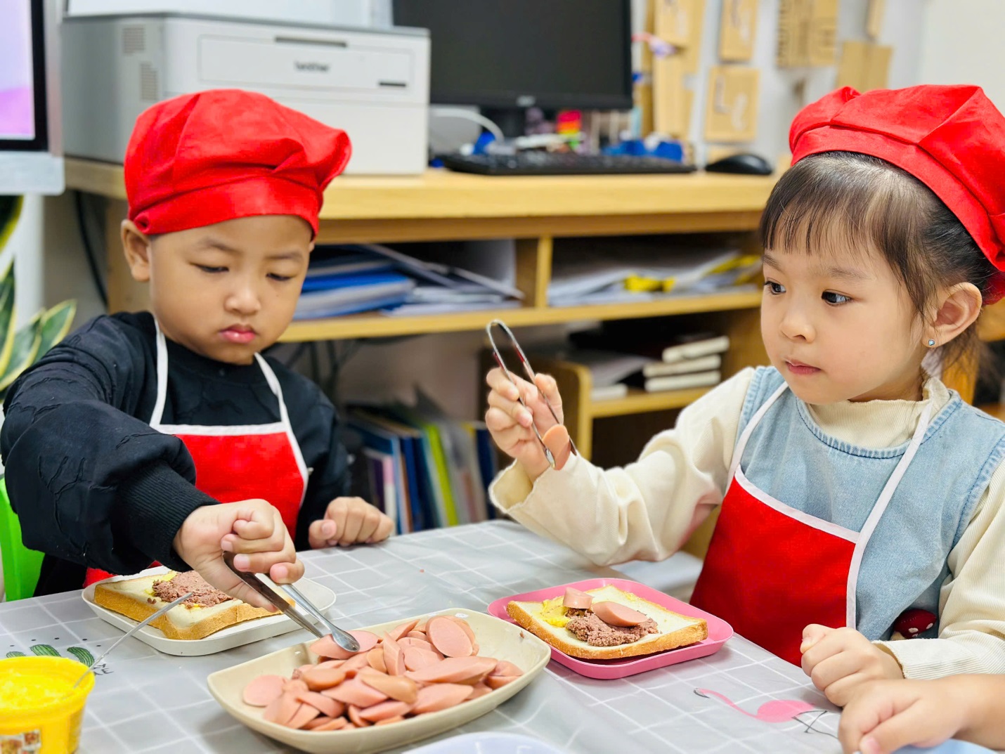 D:\3. NĂM HỌC 2025- 2026\VĂN BẢN\BÀI ĐĂNG WEB\Ảnh các tháng\Tháng 11\bánh mì sandwich nướng\4208730978193324837 (1).jpg