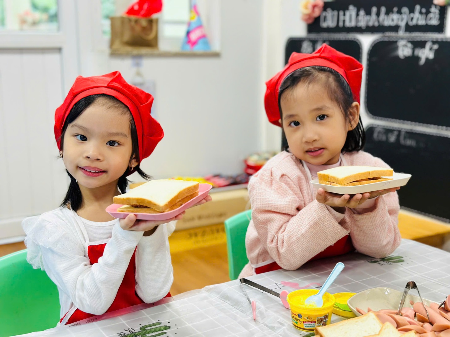 D:\3. NĂM HỌC 2025- 2026\VĂN BẢN\BÀI ĐĂNG WEB\Ảnh các tháng\Tháng 11\bánh mì sandwich nướng\2361345326315894363.jpg