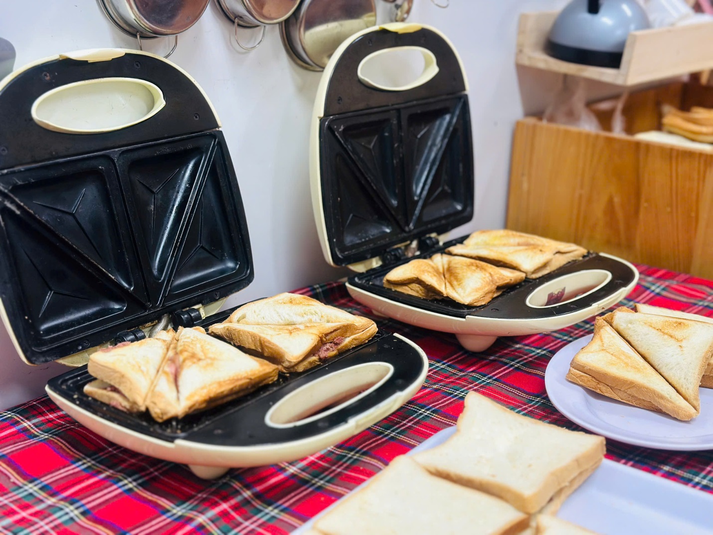 D:\3. NĂM HỌC 2025- 2026\VĂN BẢN\BÀI ĐĂNG WEB\Ảnh các tháng\Tháng 11\bánh mì sandwich nướng\97943092936992299.jpg