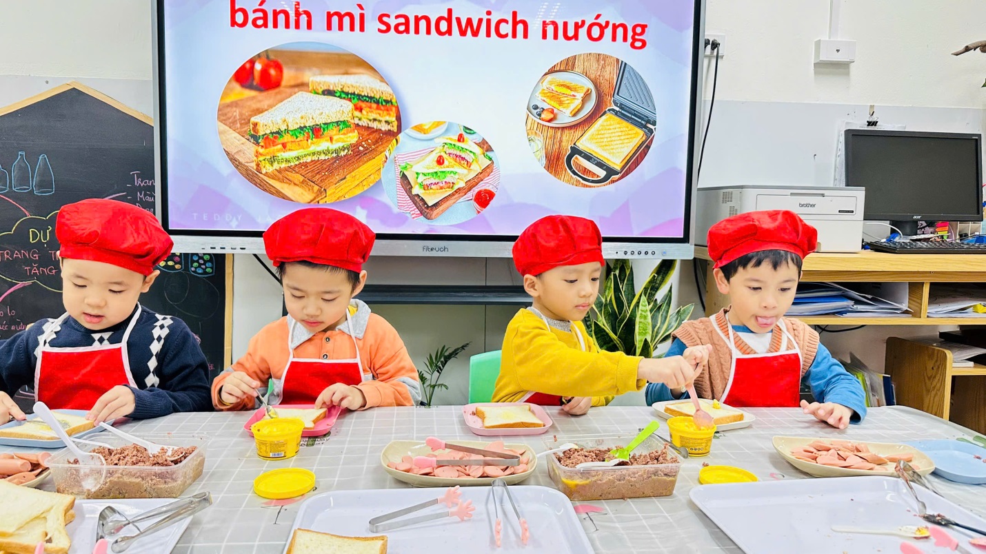 D:\3. NĂM HỌC 2025- 2026\VĂN BẢN\BÀI ĐĂNG WEB\Ảnh các tháng\Tháng 11\bánh mì sandwich nướng\136f8af8a16e2d30747f.jpg