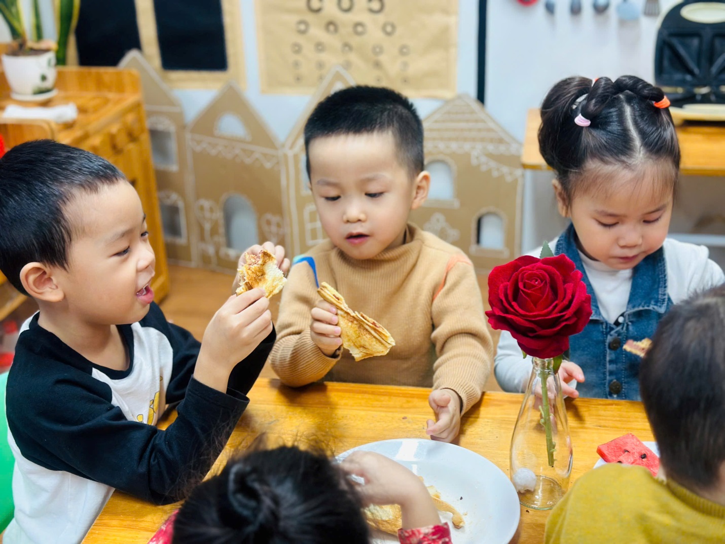 D:\3. NĂM HỌC 2025- 2026\VĂN BẢN\BÀI ĐĂNG WEB\Ảnh các tháng\Tháng 11\bánh mì sandwich nướng\2791081183847277484.jpg