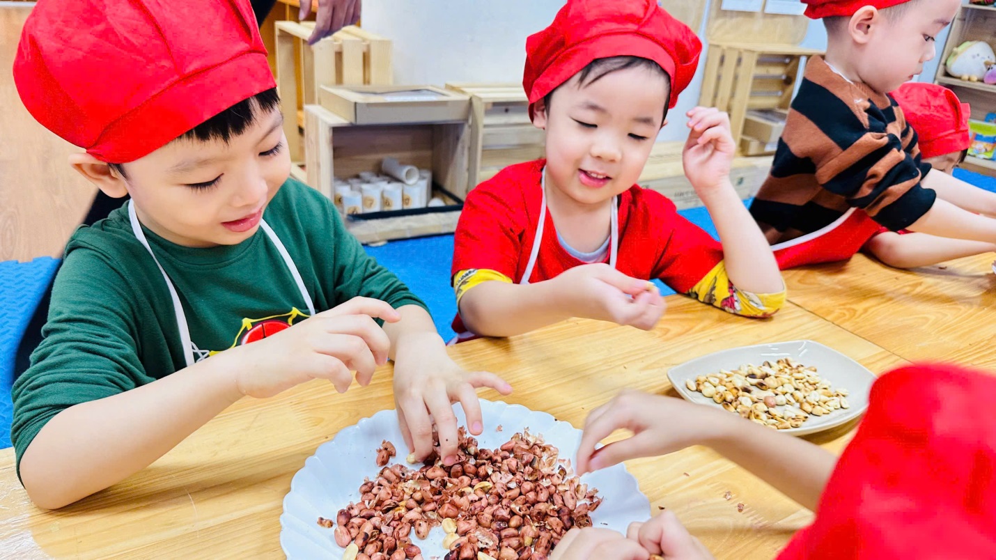 D:\3. NĂM HỌC 2025- 2026\VĂN BẢN\BÀI ĐĂNG WEB\Ảnh các tháng\Tháng 10\làm muối vừng\412691839427995642812.jpg