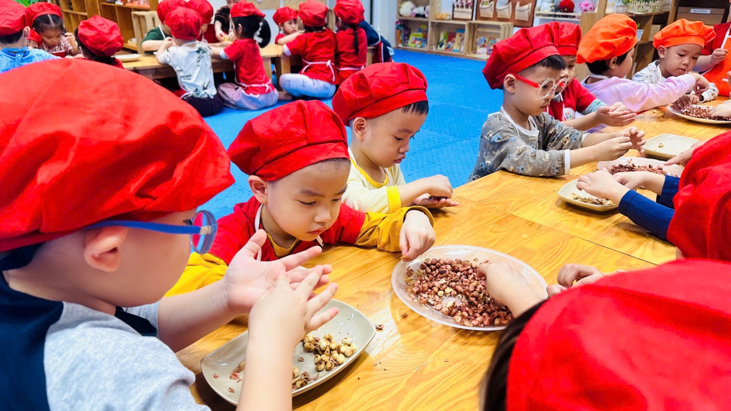 D:\3. NĂM HỌC 2025- 2026\VĂN BẢN\BÀI ĐĂNG WEB\Ảnh các tháng\Tháng 10\làm muối vừng\12440276181021148918.jpg