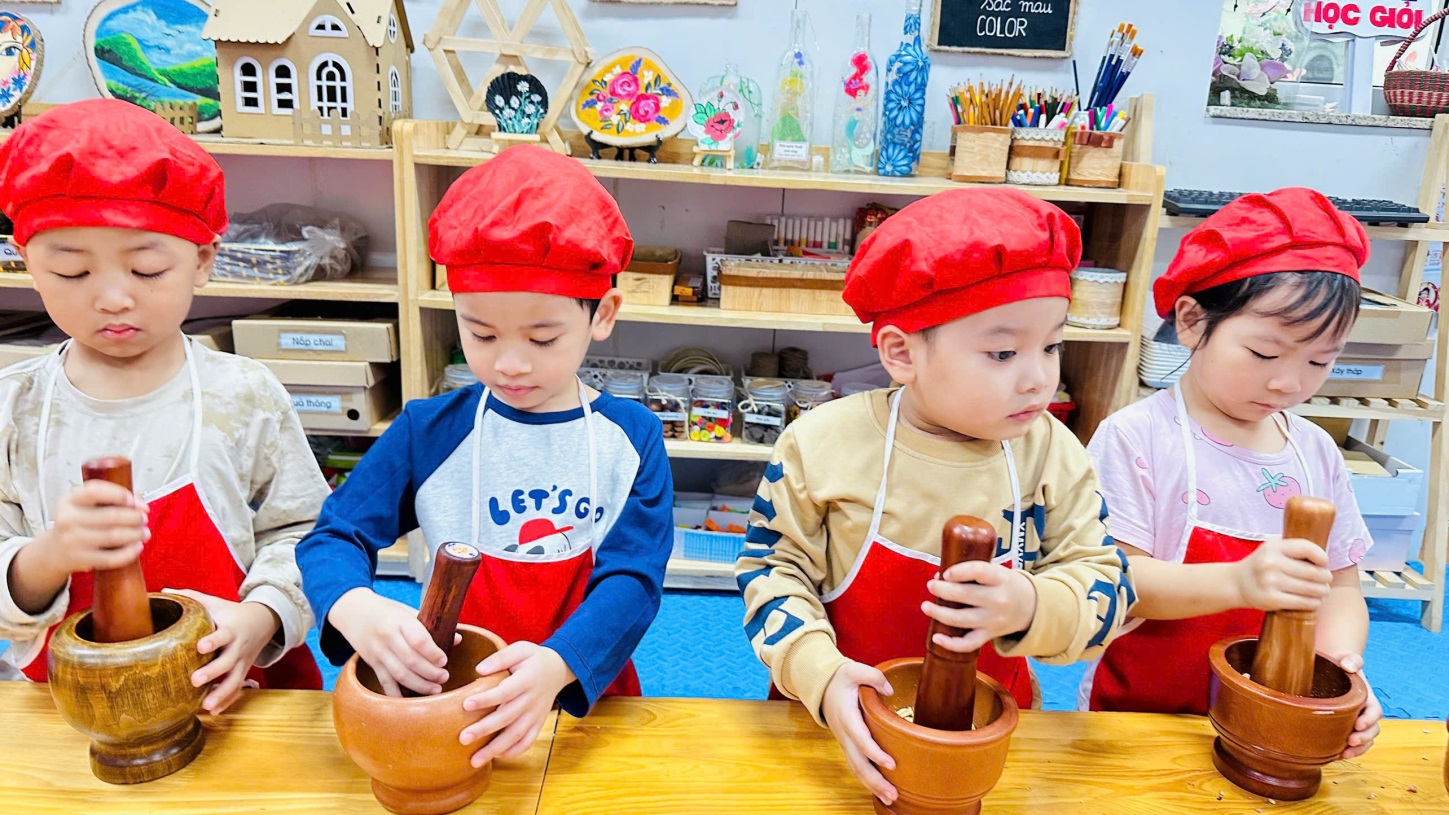 D:\3. NĂM HỌC 2025- 2026\VĂN BẢN\BÀI ĐĂNG WEB\Ảnh các tháng\Tháng 10\làm muối vừng\380915798831123442320.jpg