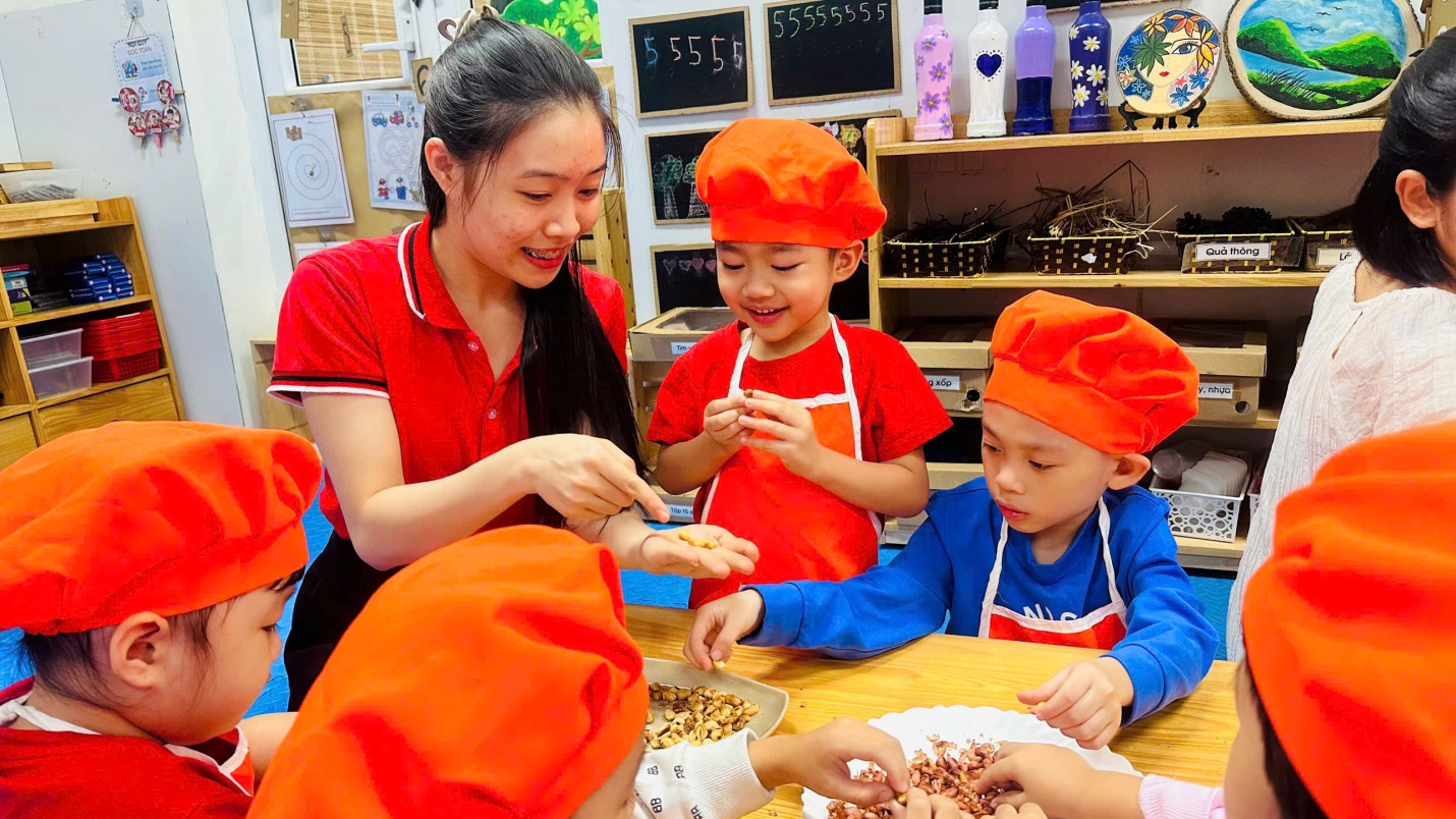 D:\3. NĂM HỌC 2025- 2026\VĂN BẢN\BÀI ĐĂNG WEB\Ảnh các tháng\Tháng 10\làm muối vừng\38091579883112344239.jpg