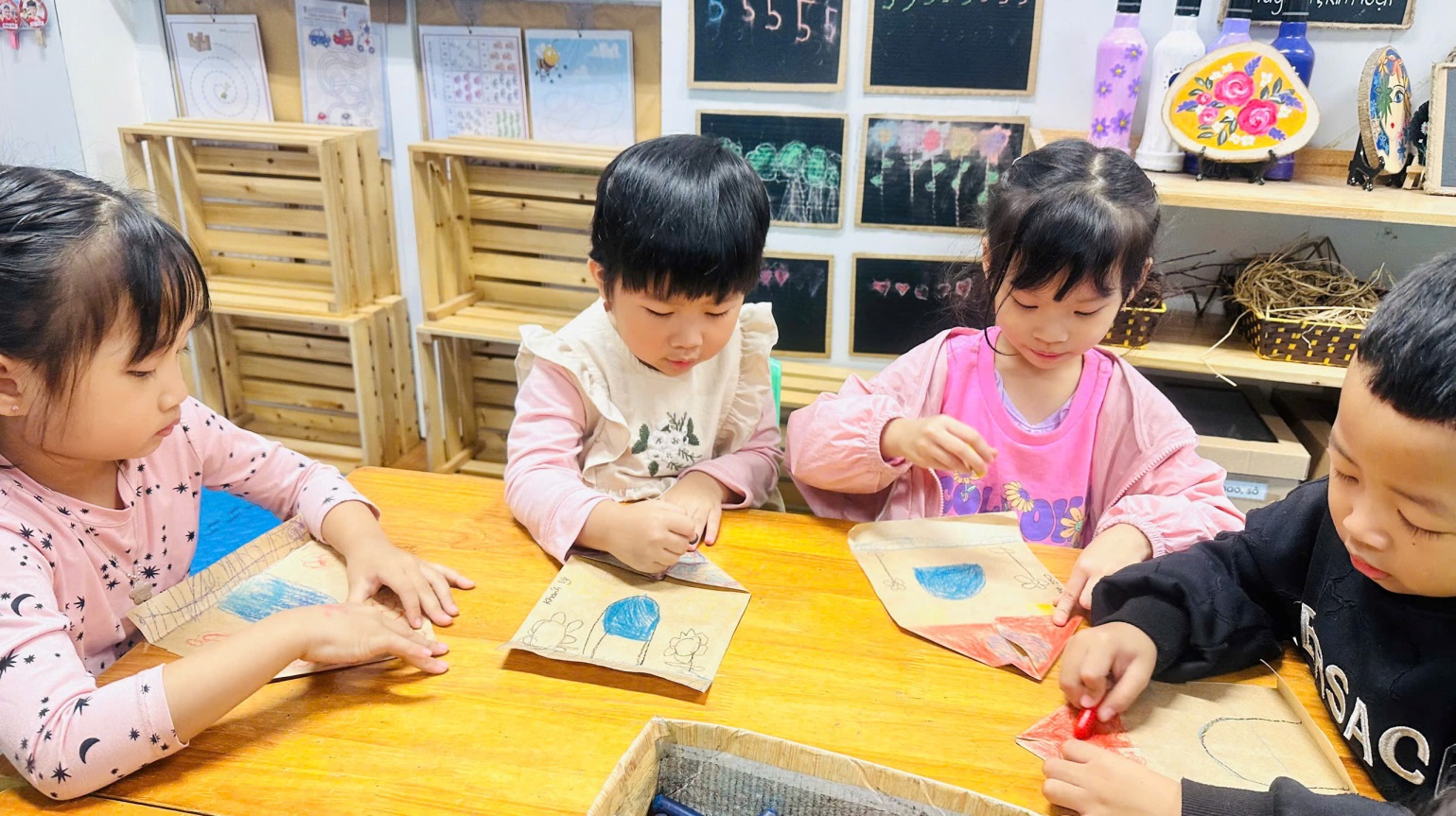 D:\3. NĂM HỌC 2025- 2026\VĂN BẢN\BÀI ĐĂNG WEB\Ảnh các tháng\Thang 12\Dự án mèo và cún\36324546781874086275.jpg