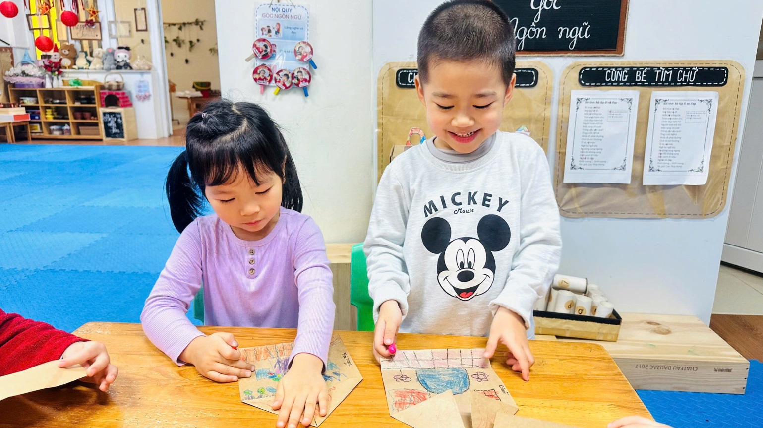 D:\3. NĂM HỌC 2025- 2026\VĂN BẢN\BÀI ĐĂNG WEB\Ảnh các tháng\Thang 12\Dự án mèo và cún\36324546781874086276.jpg