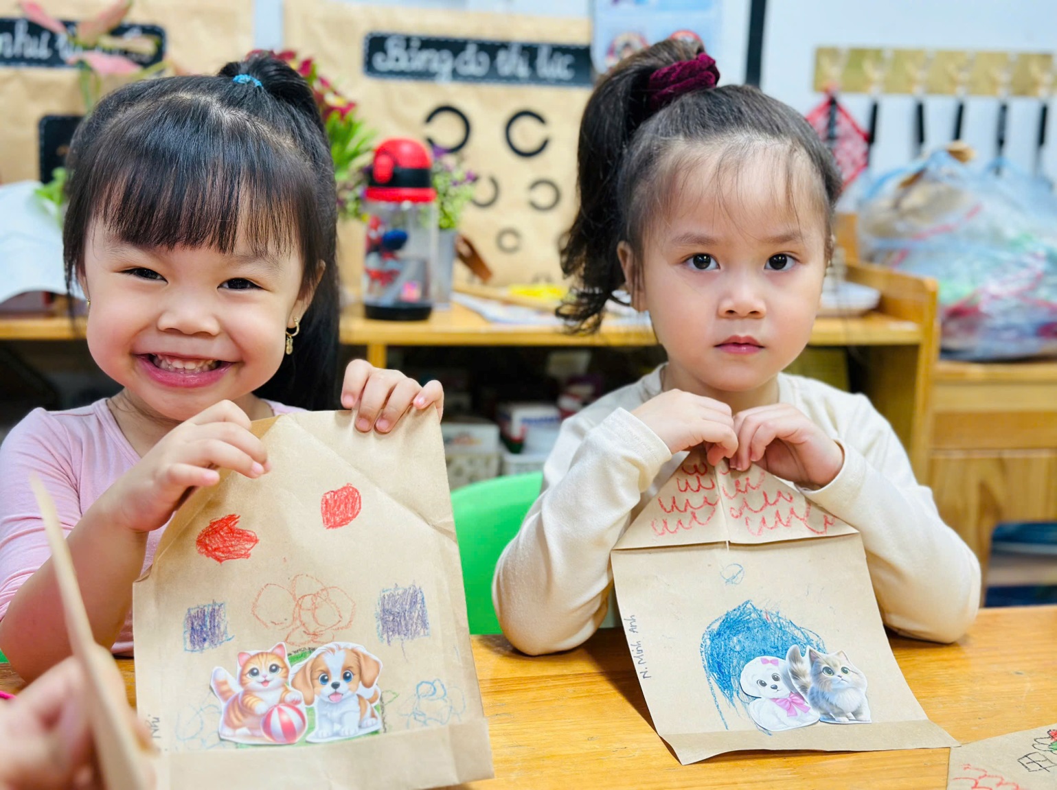 D:\3. NĂM HỌC 2025- 2026\VĂN BẢN\BÀI ĐĂNG WEB\Ảnh các tháng\Thang 12\Dự án mèo và cún\1049490531956986627.jpg