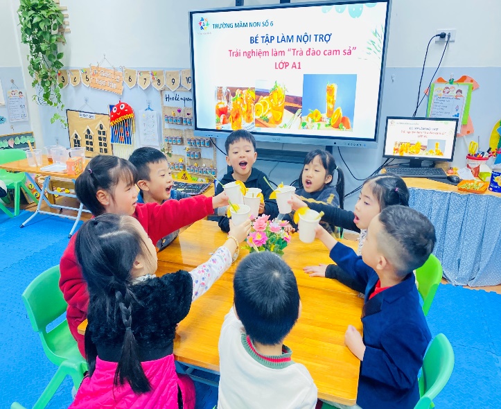 A group of children sitting at a tableDescription automatically generated