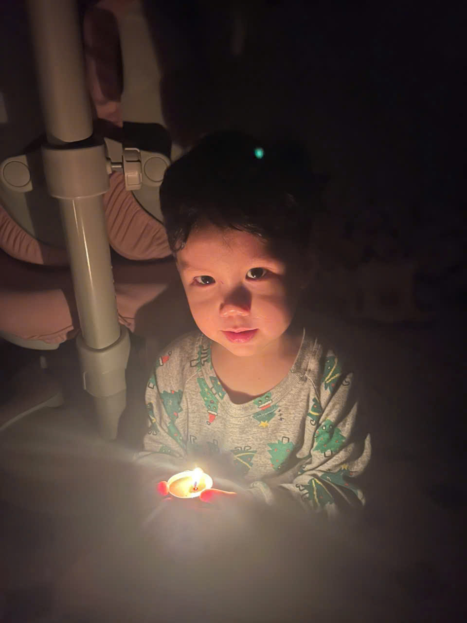 A child looking at a light
Description automatically generated