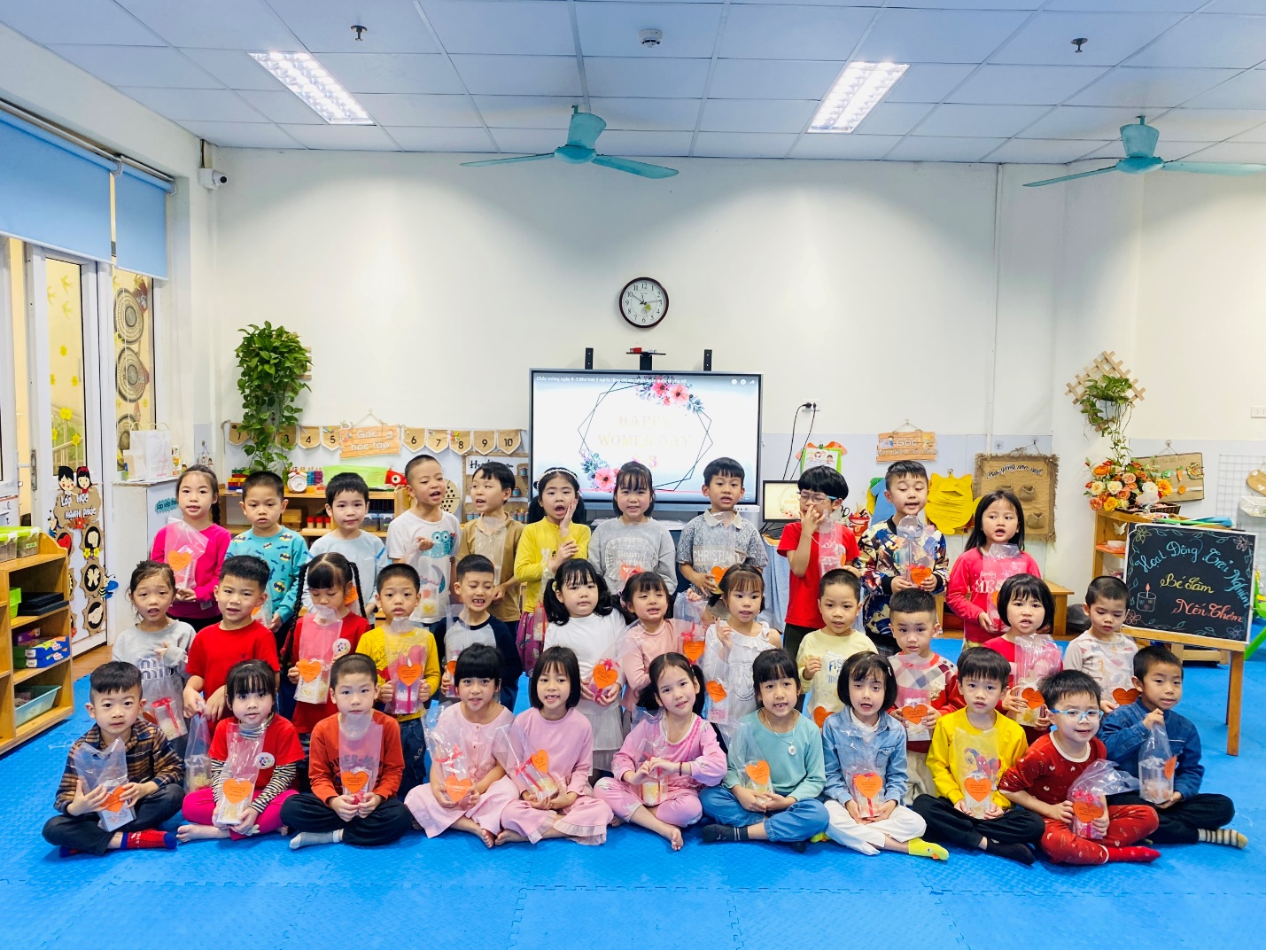 A group of children in a classroom
AI-generated content may be incorrect.