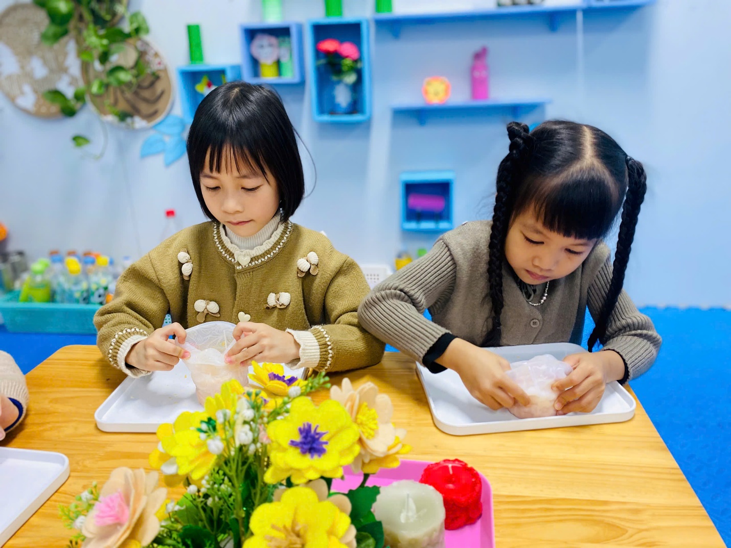 Two girls sitting at a table
AI-generated content may be incorrect.