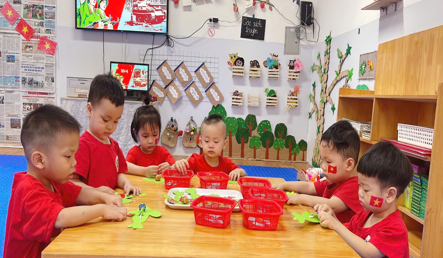 A group of children sitting at a table
Description automatically generated