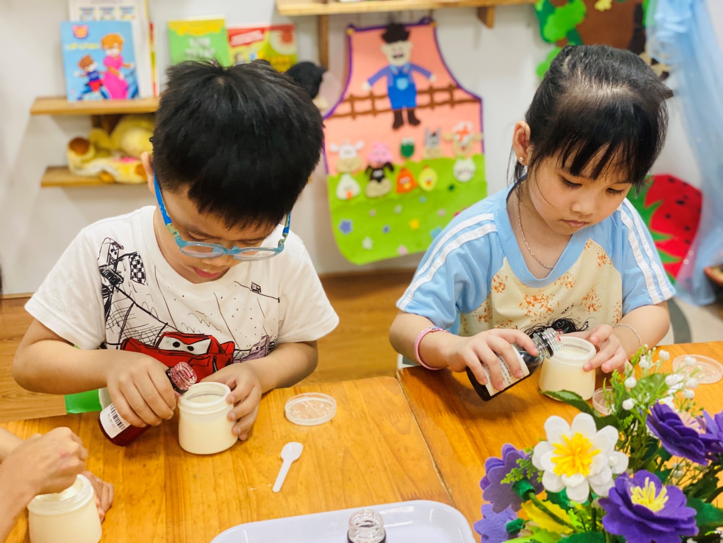A group of kids sitting at a table
AI-generated content may be incorrect.
