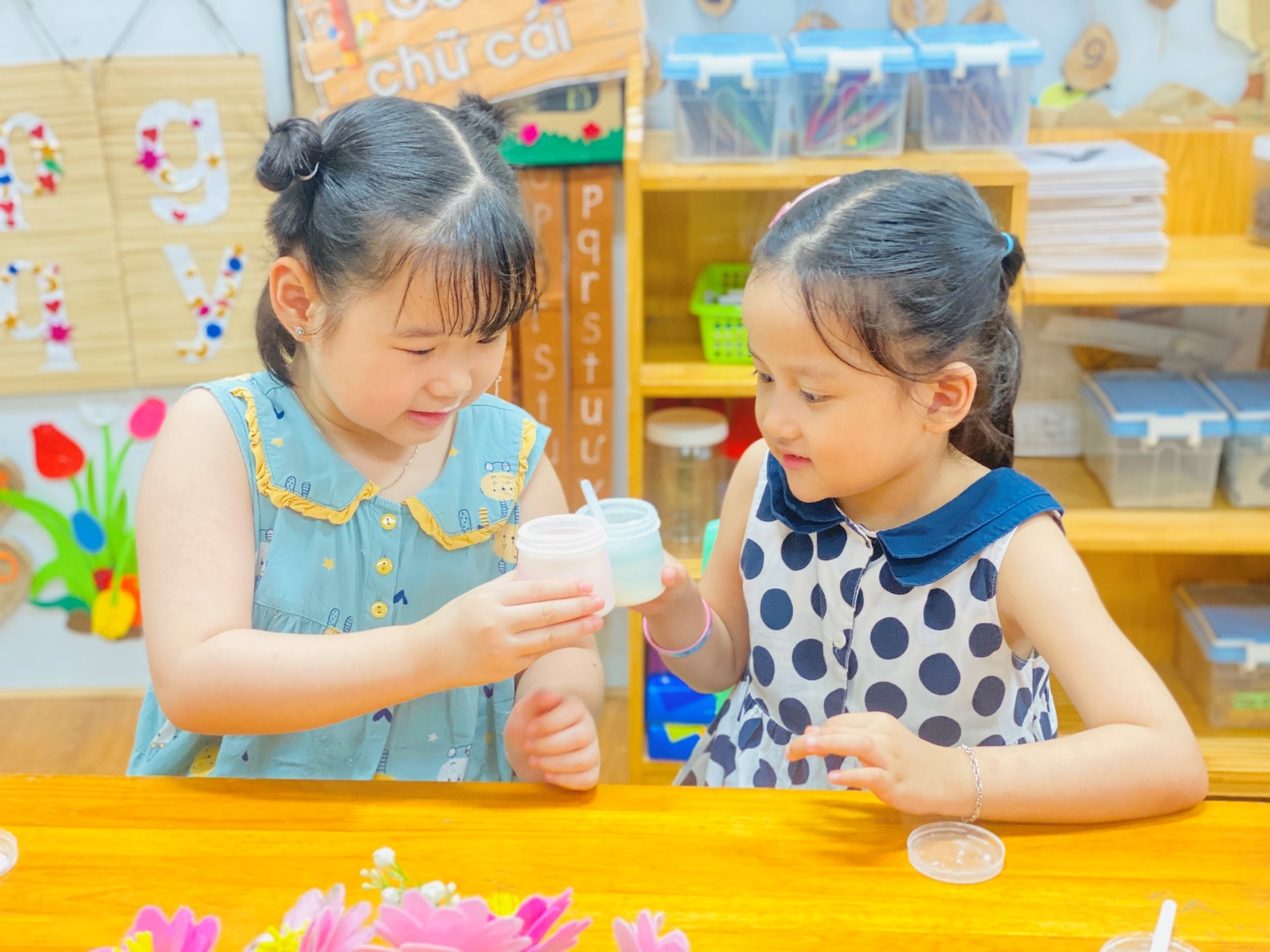 Two girls sitting at a table
AI-generated content may be incorrect.