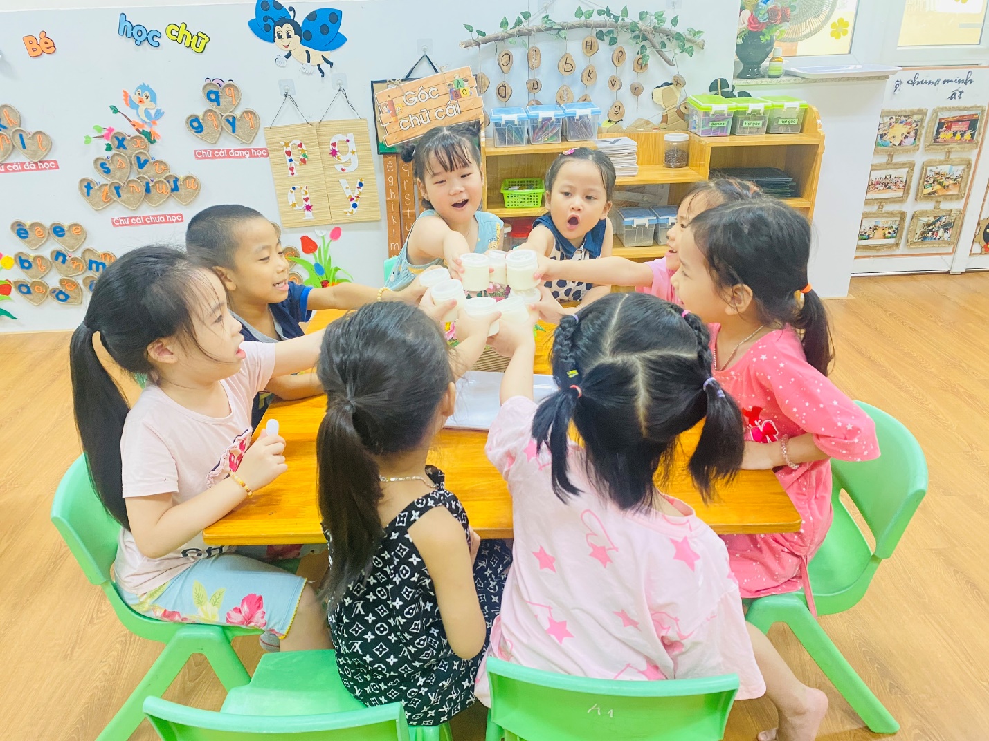 A group of children sitting around a table
AI-generated content may be incorrect.