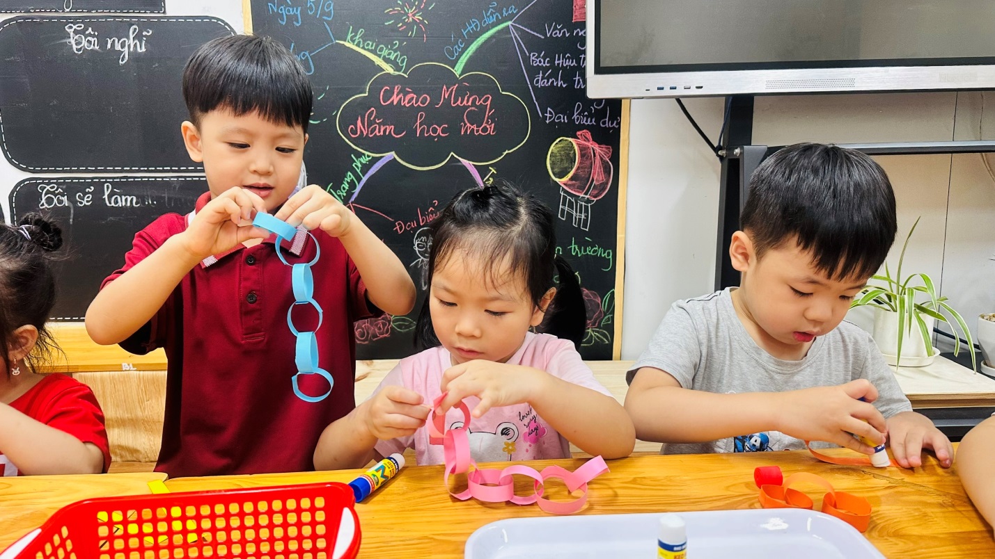 D:\3. NĂM HỌC 2025- 2026\VĂN BẢN\BÀI ĐĂNG WEB\Ảnh các tháng\Tháng 9\Làm lân sư tử\Con Zai Yêu 🥰 [17-09-2025 13_02]\c285c1d01f9a95c4cc8b18.jpg