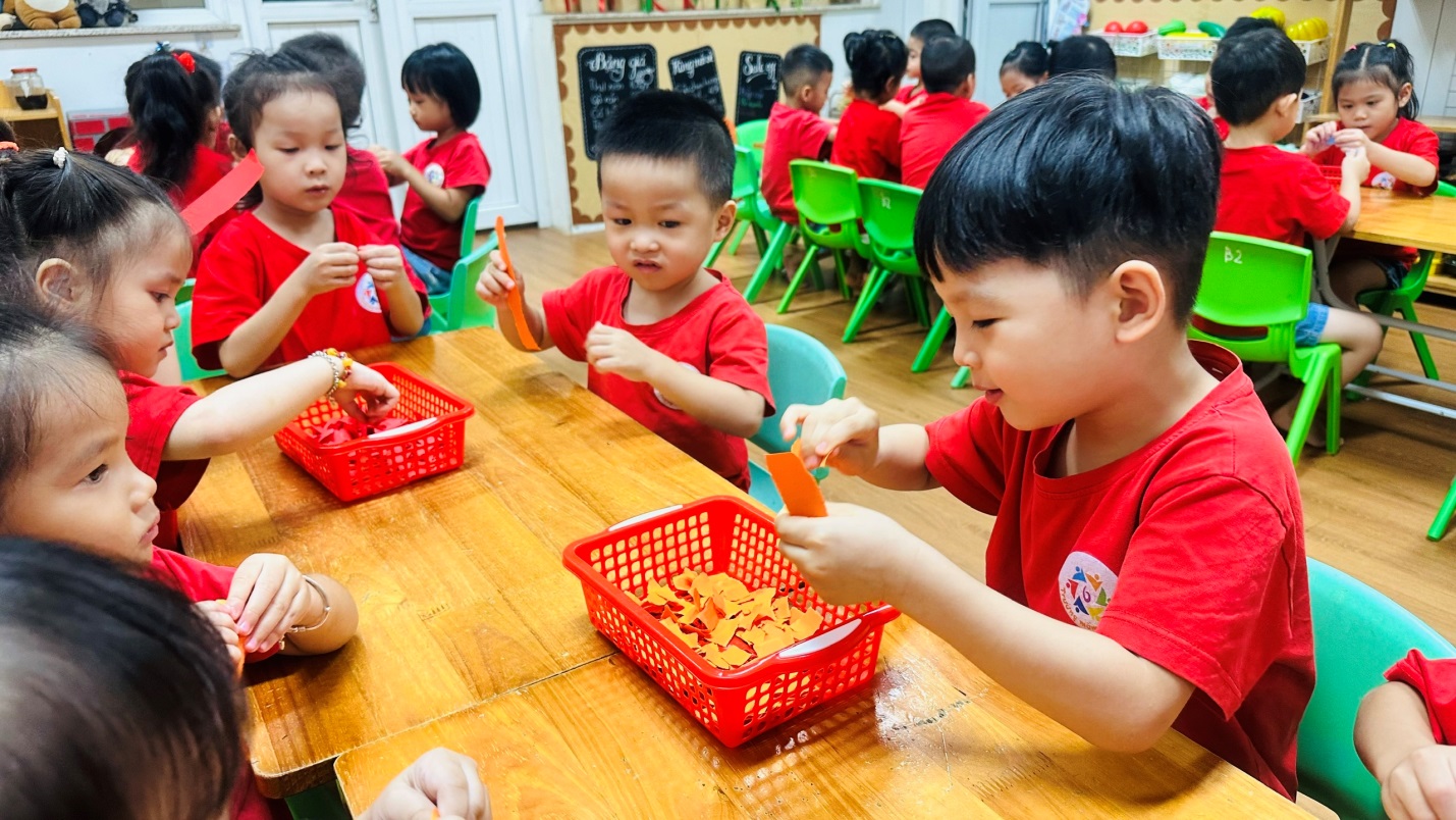 D:\3. NĂM HỌC 2025- 2026\VĂN BẢN\BÀI ĐĂNG WEB\Ảnh các tháng\Tháng 9\Làm lân sư tử\Con Zai Yêu 🥰 [17-09-2025 13_02]\030762e3bca936f76fb83.jpg