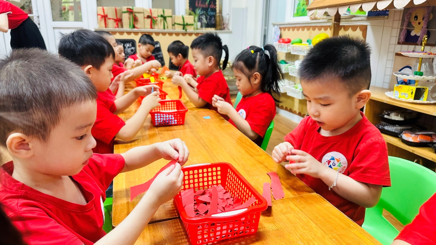 D:\3. NĂM HỌC 2025- 2026\VĂN BẢN\BÀI ĐĂNG WEB\Ảnh các tháng\Tháng 9\Làm lân sư tử\Con Zai Yêu 🥰 [17-09-2025 13_02]\ccd94cc7938d19d3409c2.jpg