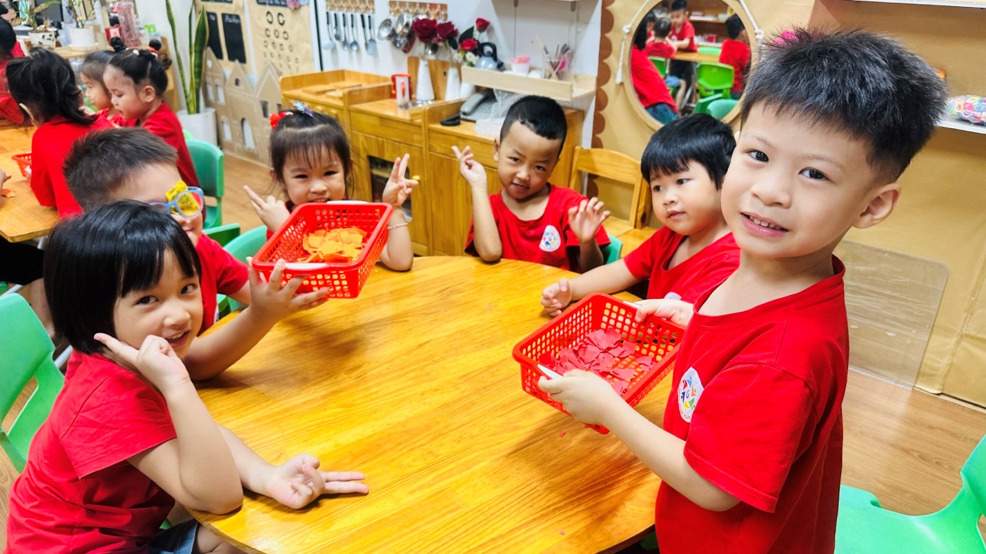 D:\3. NĂM HỌC 2025- 2026\VĂN BẢN\BÀI ĐĂNG WEB\Ảnh các tháng\Tháng 9\Làm lân sư tử\Con Zai Yêu 🥰 [17-09-2025 13_02]\f07a238afdc0779e2ed15.jpg