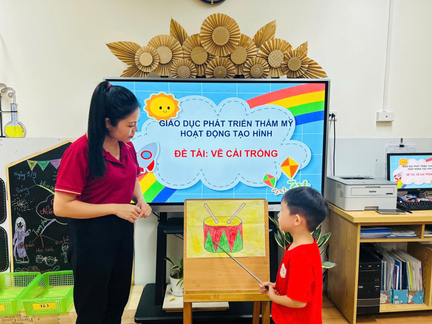 D:\3. NĂM HỌC 2025- 2026\VĂN BẢN\BÀI ĐĂNG WEB\Ảnh các tháng\Tháng 9\Tháng 9. Vẽ cái trống\8722b0d598d912874bc81.jpg