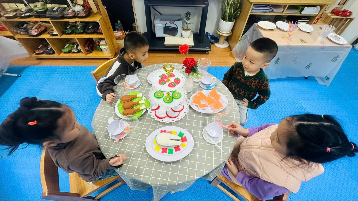 D:\3. NĂM HỌC 2025- 2026\VĂN BẢN\BÀI ĐĂNG WEB\Ảnh các tháng\Tháng 1\Bé tập bày bàn ăn\157866327176327559 (2).jpg