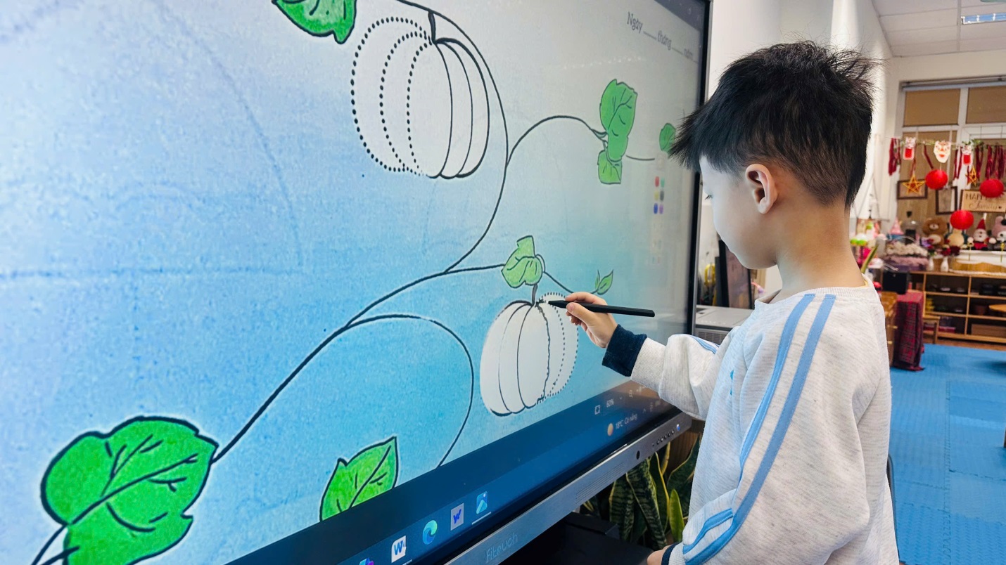 D:\3. NĂM HỌC 2025- 2026\VĂN BẢN\BÀI ĐĂNG WEB\Ảnh các tháng\Tháng 1\tô nét tô màu quả bí ngô\4c1415a7b620397e60315.jpg