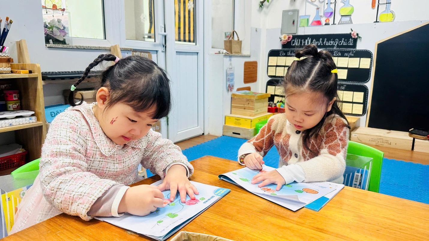 D:\3. NĂM HỌC 2025- 2026\VĂN BẢN\BÀI ĐĂNG WEB\Ảnh các tháng\Tháng 1\tô nét tô màu quả bí ngô\0efde27641f1ceaf97e020.jpg